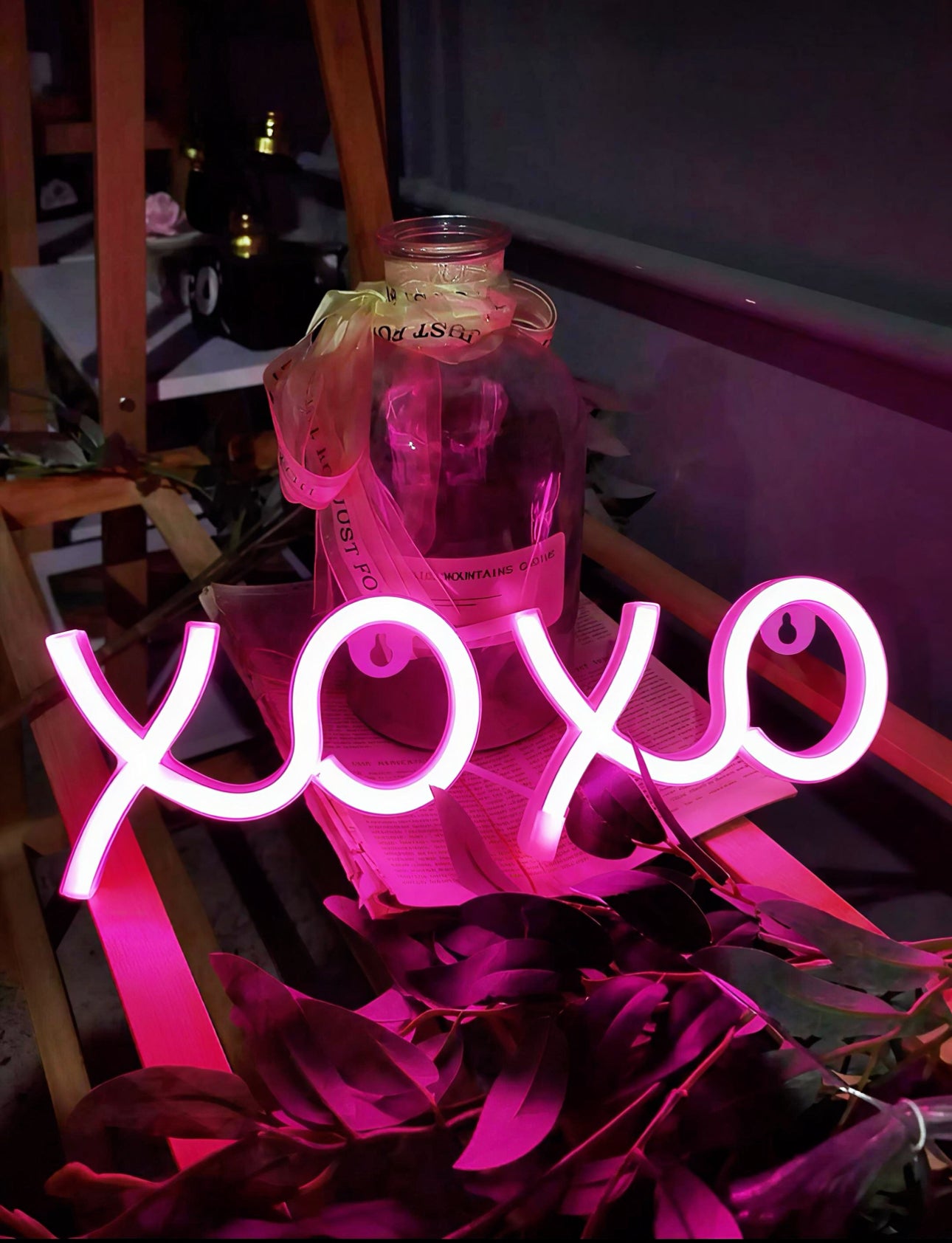💋❤️3D XOXO Pink Neon LED Sign – Romantic Glow Déco